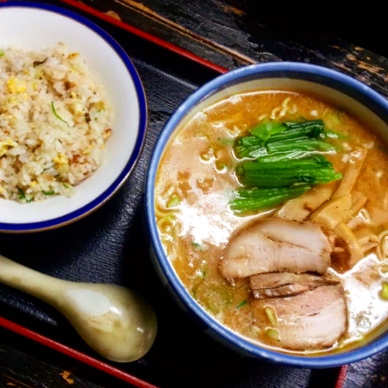 ラーメンと半チャーハンのセット